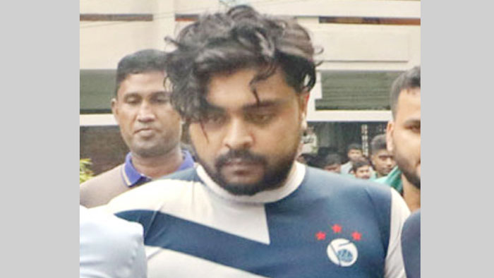 আসামিরা পেটাল অনিককে