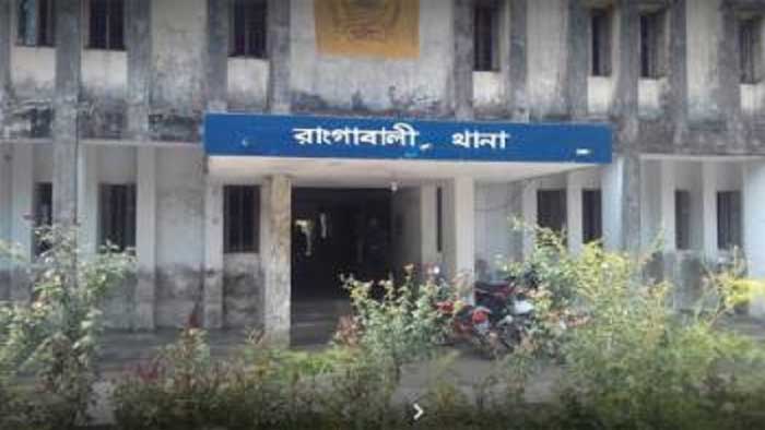 পটুয়াখালীতে স্কুলছাত্রীর ঝুলন্ত লাশ উদ্ধার