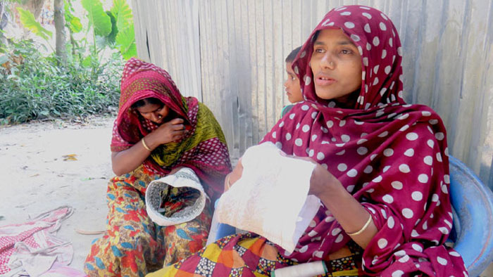 বিদেশে প্রচুর চাহিদা লক্ষ্মীপুরের হাতেবোনা টুপি
