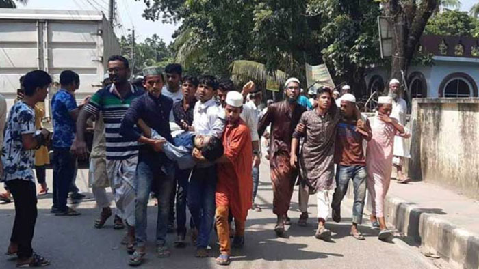 বোরহানউদ্দিনে পুলিশ-জনতা সংঘর্ষে নিহত ৩, গুলিবিদ্ধ শতাধিক