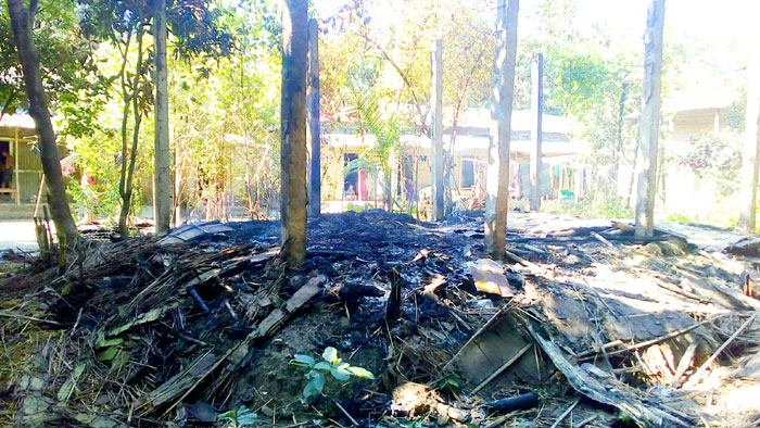 দোয়ারাবাজারে গভীর রাতে গরুর ঘরে আগুন