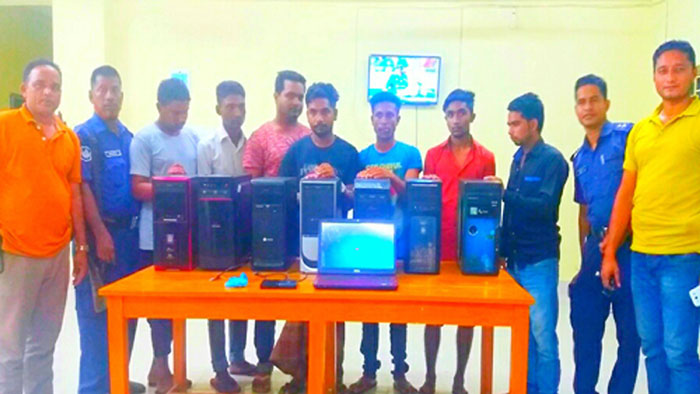 দোয়ারার নরসিংপুরে পর্নোগ্রাফি ভিডিও লোডের ৭ ব্যবসায়ী আটক