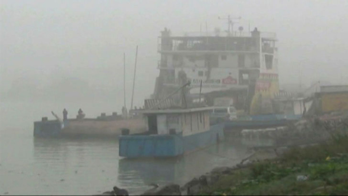 দৌলতদিয়া-পাটুরিয়ায় ফেরি চলাচল বন্ধ