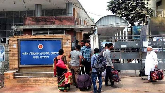 ভারতে আটকে পড়া দেশে ফিরলেন ৫১ বাংলাদেশি