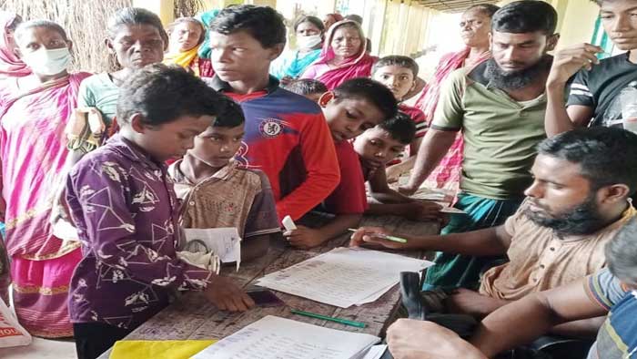 ঘোড়াঘাটে ওএমএসের চাল পেলেও মিলছেনা আটা, বিপাকে নিম্ন আয়ের মানুষ