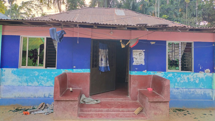 বাগেরহাটে ইউপি সদস্যের নেতৃত্বে হামলা ও ভাংচুরের অভিযোগ