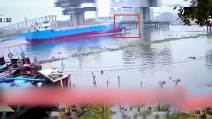 যাত্রীবাহী লঞ্চটিকে ধাক্কা দেওয়া সেই জাহাজটির এখনো হদিস মেলেনি