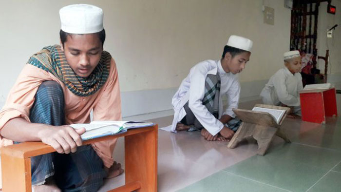নড়াইলে মসজিদে মসজিদে কোরআন খতম ও দোয়া মাহফিল!