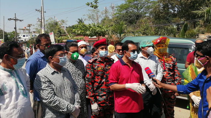 পলাশে করোনা প্রতিরোধ কার্যক্রমে অংশ নিলেন ডাঃ দিলীপ এমপি