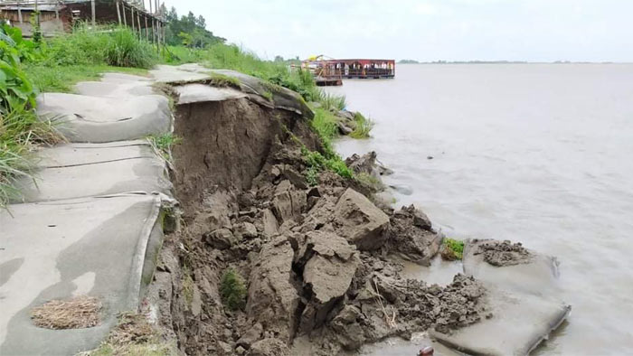 হরিরামপুর রক্ষা বাঁধ হুমকিতে