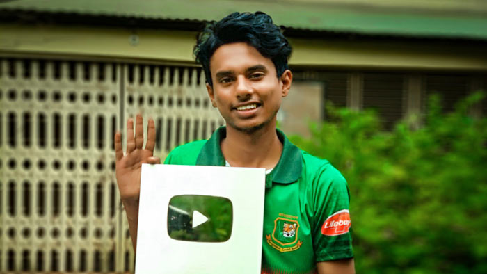 প্রতিবন্ধকতা কাটিয়ে তরুণ বয়সে সফল ইউটিউবার হওযার গল্প
