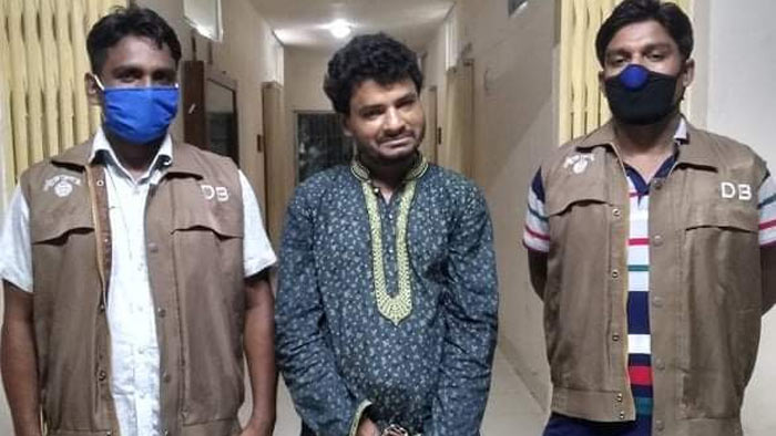 লক্ষ্মীপুরে ইয়াবাসহ মাদক ব্যবসায়ী যুবলীগ নেতা গ্রেফতার!