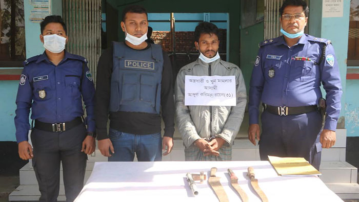 সুমন বাহিনীর ২ সদস্য অস্ত্রসহ আটক