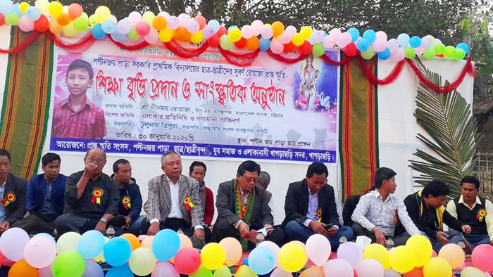খাগড়াছড়িতে &lsquo;সুবর্ণ রোয়াজা প্রান্ত&rsquo;র স্মরণে শিক্ষা বৃত্তি প্রদান