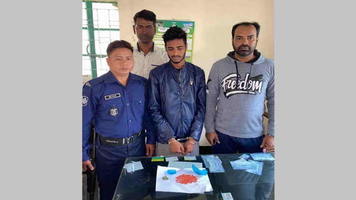 গৌরনদীতে ইয়াবাসহ মাদক ব্যবসায়ী গ্রেপ্তার