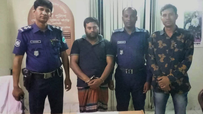 নরসিংদীর ঘোড়াশালে মাদক ব্যবসায়ী আটক