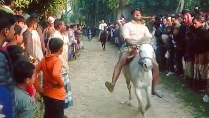 মানিকগঞ্জের ঘিওরে ঐতিহ্যবাহী ঘোড়া দৌড় ও পৌষ মেলা অনুষ্ঠিত