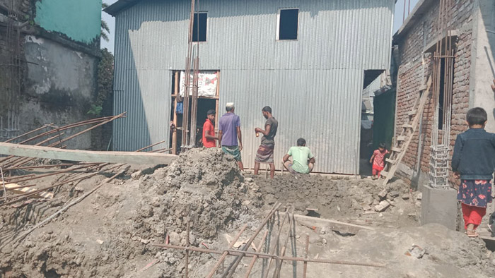 মহিপুরে অবৈধভাবে সরকারী সম্পত্তি দখল করে বহুতল ভবন তৈরী