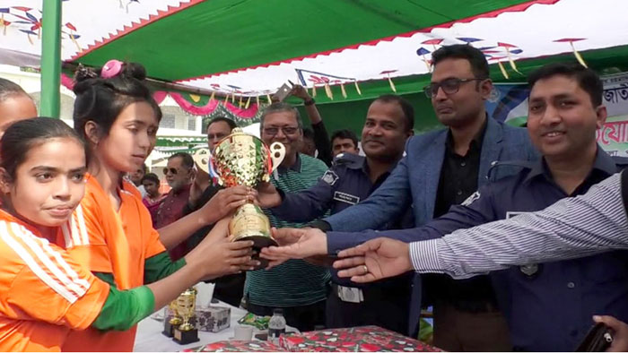 কলাপাড়ায় মুজিববর্ষ উপলক্ষে কাবাডি প্রতিযোগিতার ফাইনাল খেলা