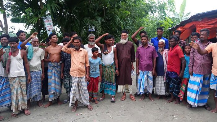 চেয়ারম্যানকে জড়িয়ে মিথ্যা মামলার নিষ্পত্তি চায় এলাকাবাসী