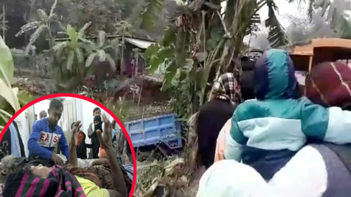 লক্ষ্মীপুরে পিকআপ খাদে পড়ে চালক নিহত