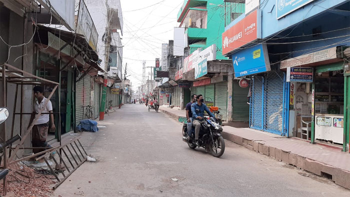 করোনা ঠেকাতে কঠোর প্রশাসন, পুরো জেলা নজরদারিতে