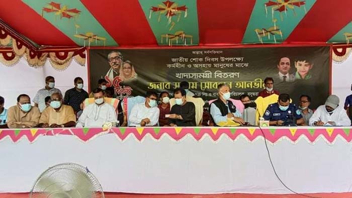 হরিরামপুরে শেখ রাসেল ক্রীড়া চক্রের উদ্যোগে খাদ্য সামগ্রী বিতরণ