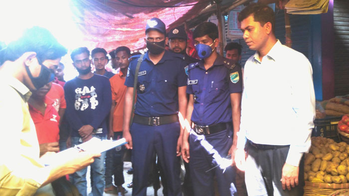 রায়পুরায় ভ্রাম্যমান আদালতের ২ জনকে অর্থদন্ড