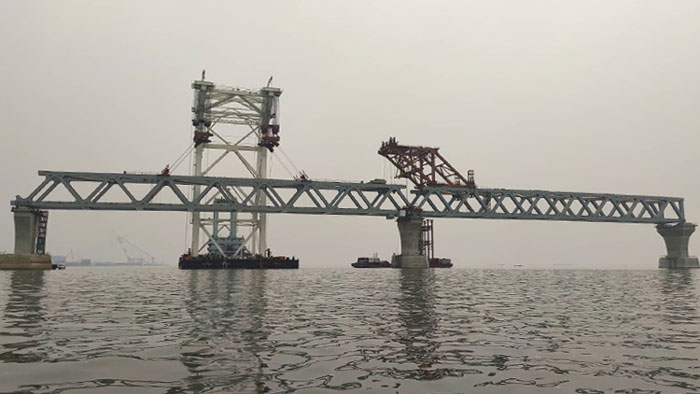 পদ্মা সেতুর উপর বসলো ২৫তম স্প্যান