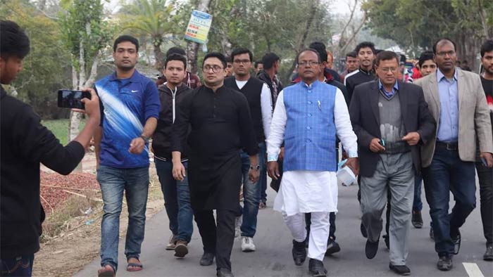 শীতার্তদের কম্বল বিতরণ ব্যারিস্টার জুনায়েদের