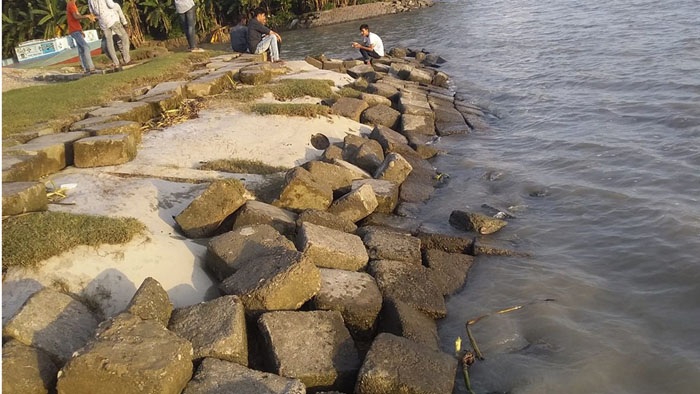 পায়রা নদীতে&nbsp;ভাঙ্গনের&nbsp;মুখে&nbsp;গ্রাস করছে আমতলী পৌর শহর
