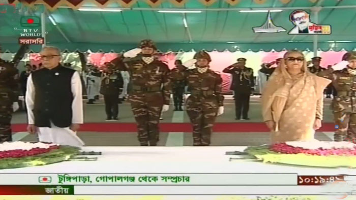 বঙ্গবন্ধুর সমাধিতে রাষ্ট্রপতি-প্রধানমন্ত্রীর শ্রদ্ধা নিবেদন