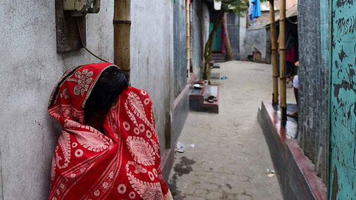 দৌলতদিয়ার যৌনপল্লী লকডাউন