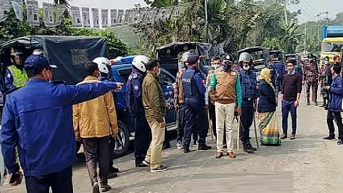 ভোটকেন্দ্রের সামনে গোলাগুলি, আহত ১২