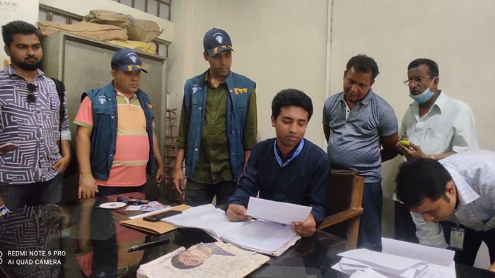 ফরিদপুর মেডিকেলে দুদকের অভিযান