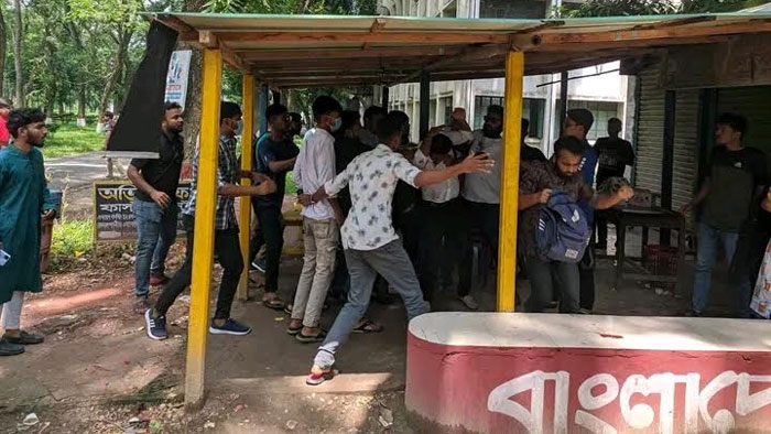 ইবিতে পূর্বের ঘটনার জের ধরে শিক্ষার্থীকে মারধর