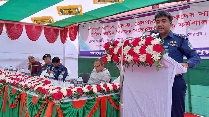 শেরপুরে পরিবহন মালিক-শ্রমিকদের সাথে ট্রাফিক আইন সচেতনতামূলক কর্মশালা