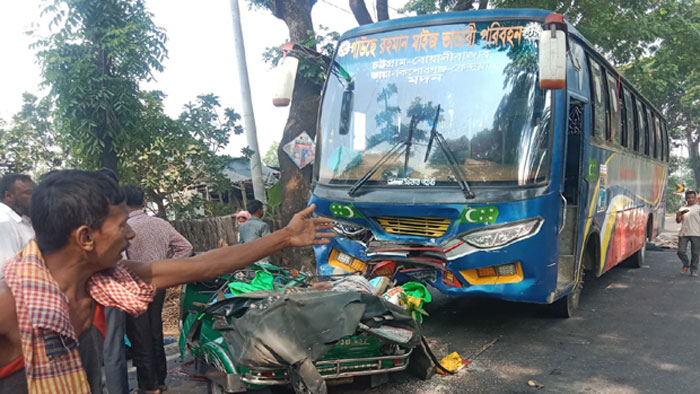 চট্টগ্রামে বাস ও সিএনজির মুখোমুখি সংঘর্ষে নিহত ৪