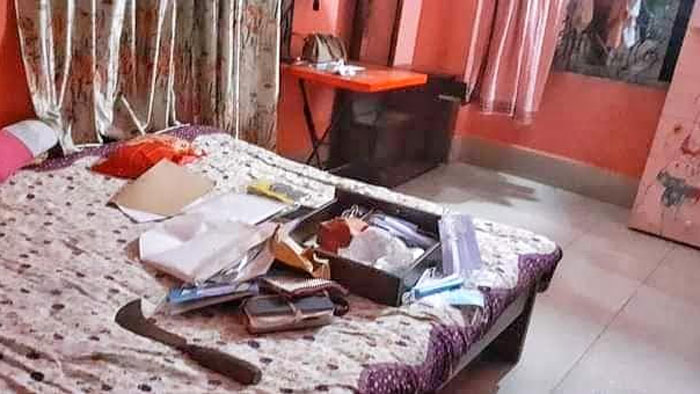 রাজাপুরে এসিল্যান্ডের বাসায় দুর্ধর্ষ চুরি নগদ টাকা ও স্বর্ণালংকার লুট
