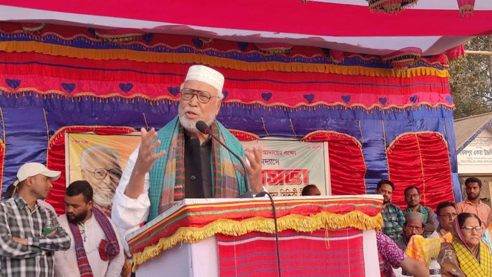 আমি মানুষের বিপদে পাশে দাঁড়ানোর জন্য রাজনীতি করি- বঙ্গবীর কাদের সিদ্দিকী