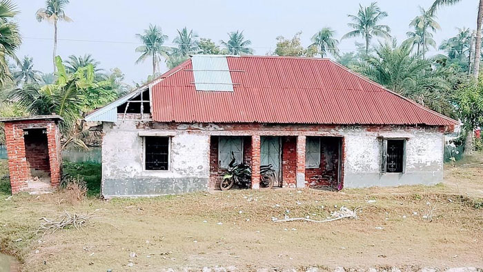 উপকূলে বেহাল দশায় কমিউনিটি ক্লিনিকগুলো, স্বাস্থ্যসেবা বঞ্চিত প্রান্তিক জনগোষ্ঠী