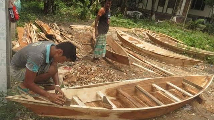 নৌকার আঁতুড়ঘর অথবা নৌকামিস্ত্রীদের দিনযাপন!