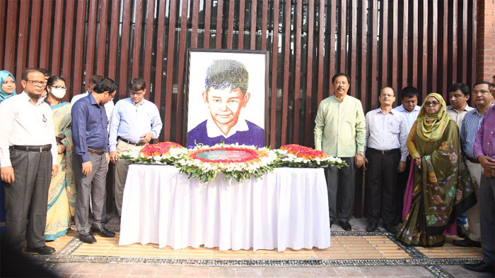 শেখ রাসেলের প্রতিকৃতিতে পুষ্পস্তবক অর্পণ করলেন পার্বত্য চট্টগ্রাম বিষয়ক মন্ত্রী