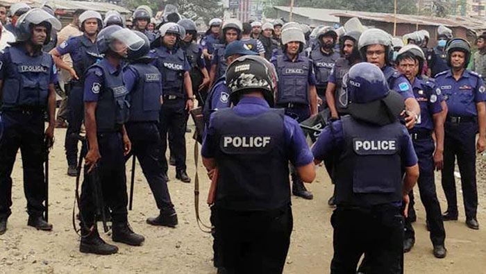নারায়ণগঞ্জের সিদ্ধিরগঞ্জে বিহারিদের সাথে পুলিশের সংঘর্ষ, আহত অন্তত ২০