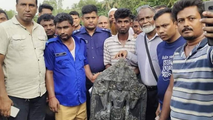 ফরিদপুরে ৩০০ বছরের পুরোনো কষ্টি পাথরের বিষ্ণ মুর্তি উদ্ধার