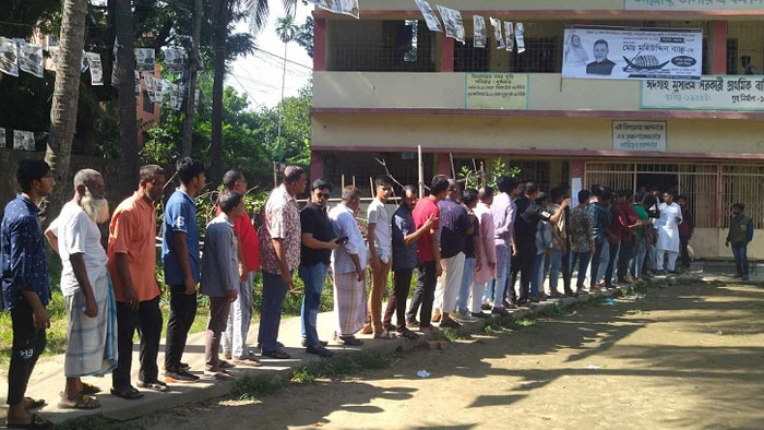 চট্টগ্রাম-১০ আসনে ভোট চলছে
