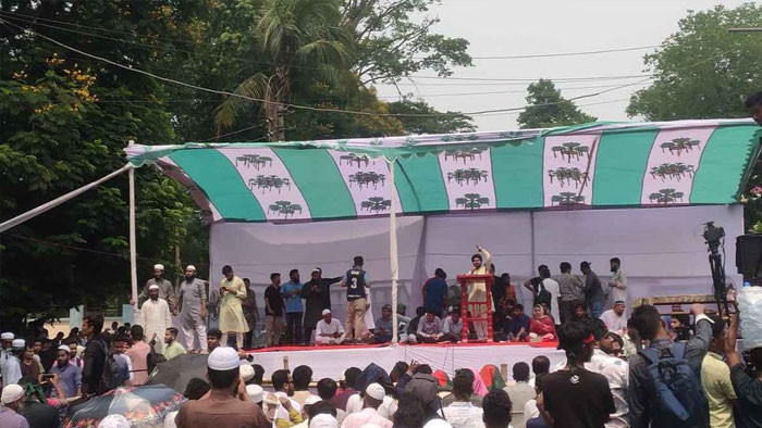 আ.লীগ নিষিদ্ধের দাবিতে সমাবেশ শুরু, জনতার ঢল