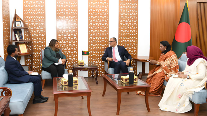 বাণিজ্য উপদেষ্টার সাথে মালদ্বীপের হাইকমিশনারের বৈঠক