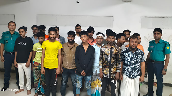 মোহাম্মদপুর থানা পুলিশের বিশেষ অভিযানে দেশীয় অস্ত্র ও মাদকসহ গ্রেফতার ২২