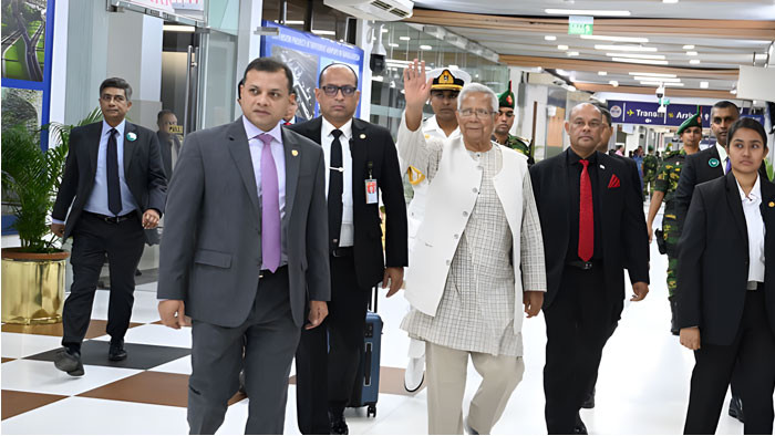 জাপানের উদ্দেশে ঢাকা ছাড়লেন প্রধান উপদেষ্টা